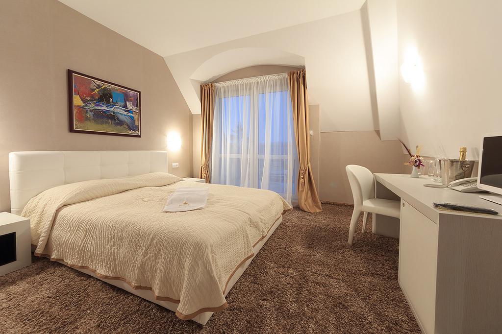 Agusta Hotel, Garden & Spa Veliko Tŭrnovo Rom bilde